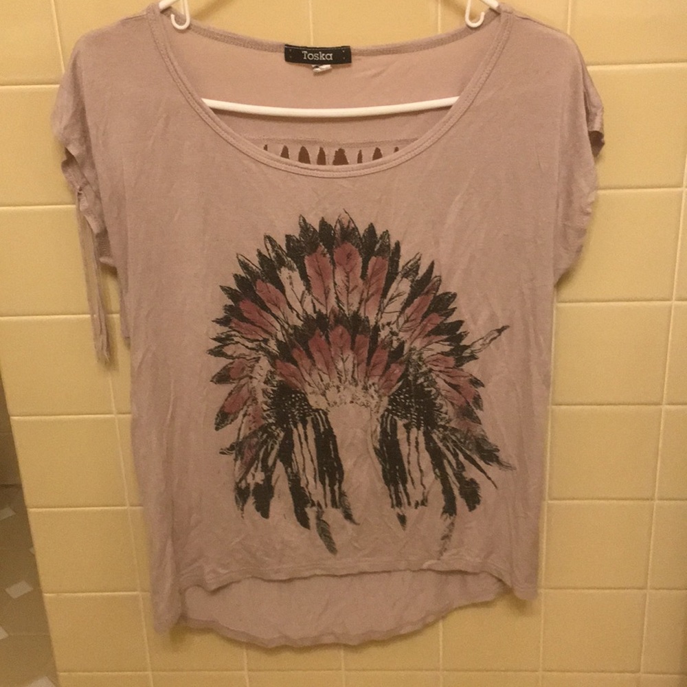 Open back Indian headdress graphic tee
